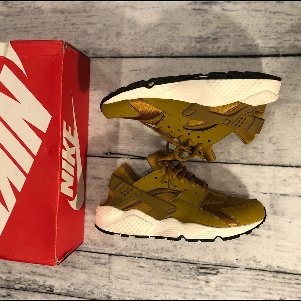 Bronze sail air huarache Size US 8.5 (Women’s)